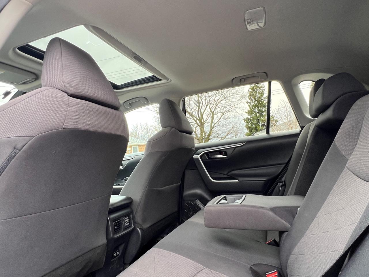 2019 Toyota RAV4 Hybrid XLE - Photo #18