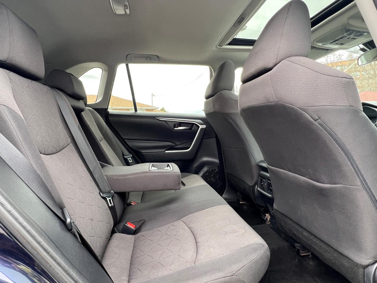 2019 Toyota RAV4 Hybrid XLE - Photo #19