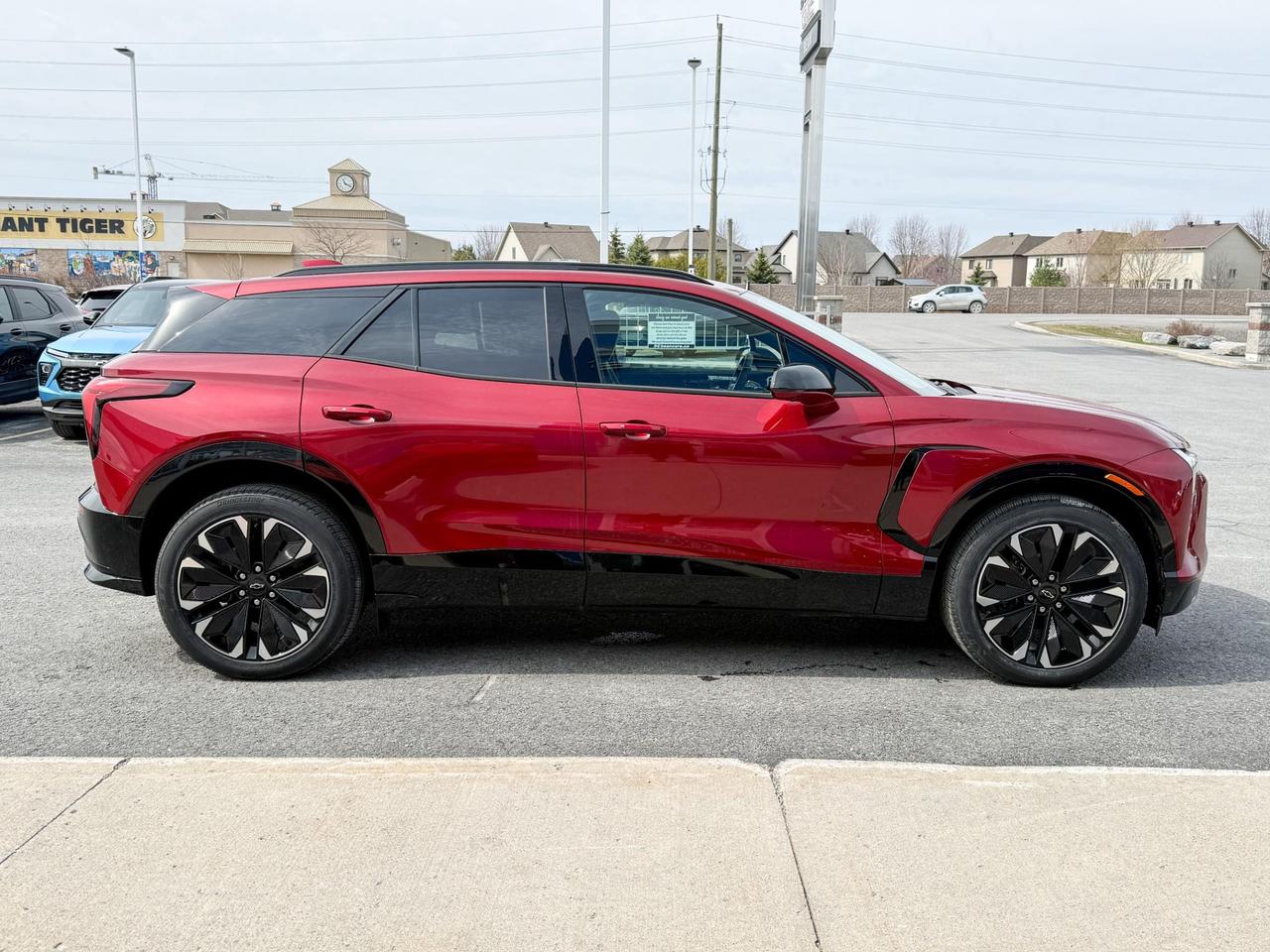 2025 Chevrolet Blazer EV RS FULLY ELECTRIC WITH REMOTE START/ENTRY, HEATED SEATS, HEATED STEERING WHEEL, POWER LIFTGATE, HD SURROUND VISION Photo