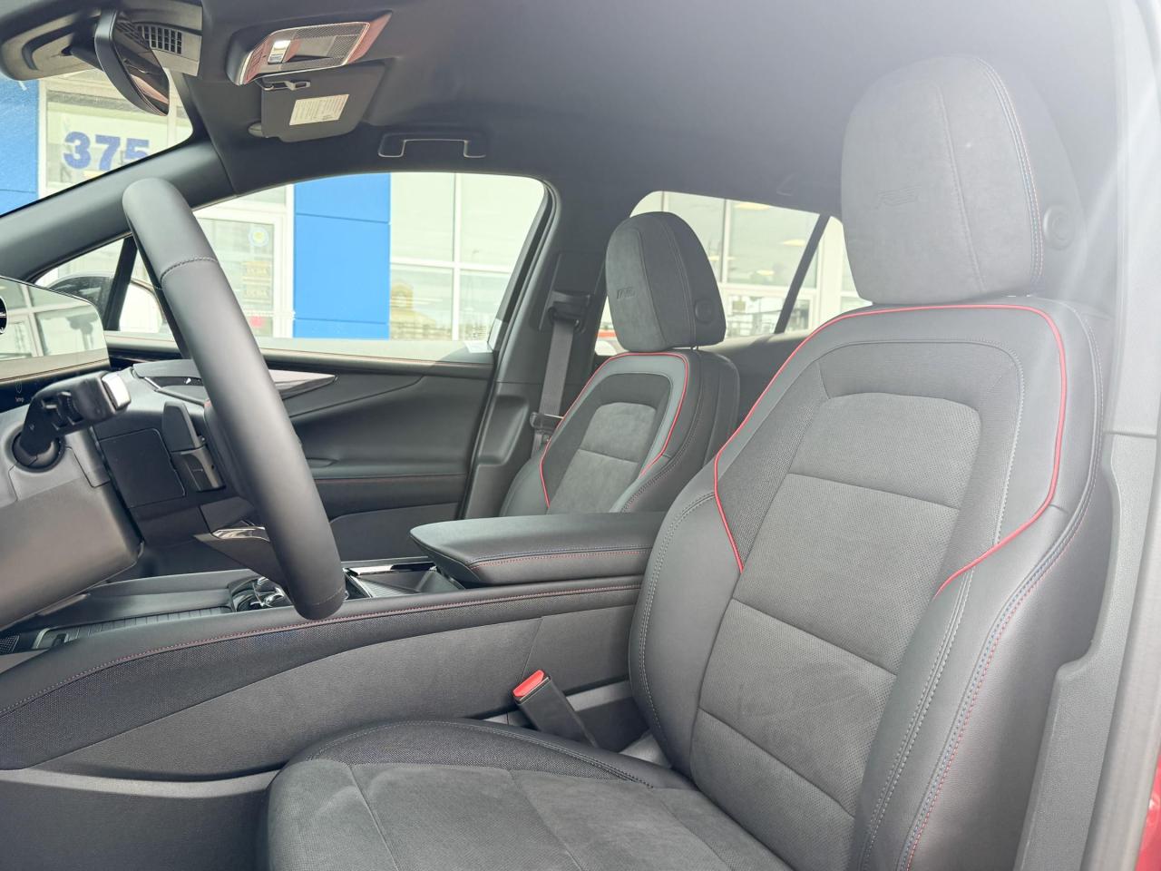 2025 Chevrolet Blazer EV RS FULLY ELECTRIC WITH REMOTE START/ENTRY, HEATED SEATS, HEATED STEERING WHEEL, POWER LIFTGATE, HD SURROUND VISION Photo