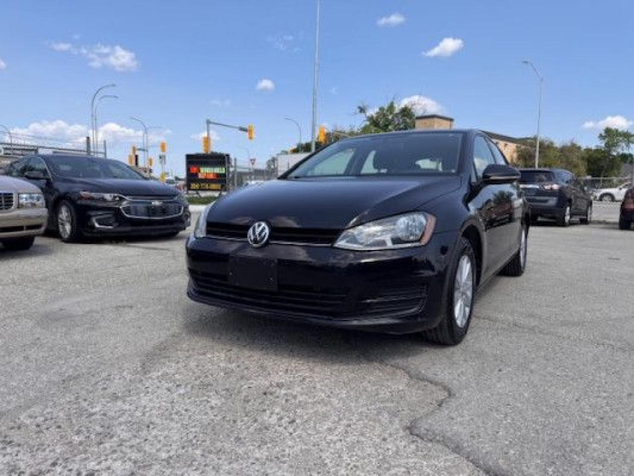 Used 2017 Volkswagen Golf 5dr Hatchback Automatic 1.8 TSI Trendline for sale in Winnipeg, MB