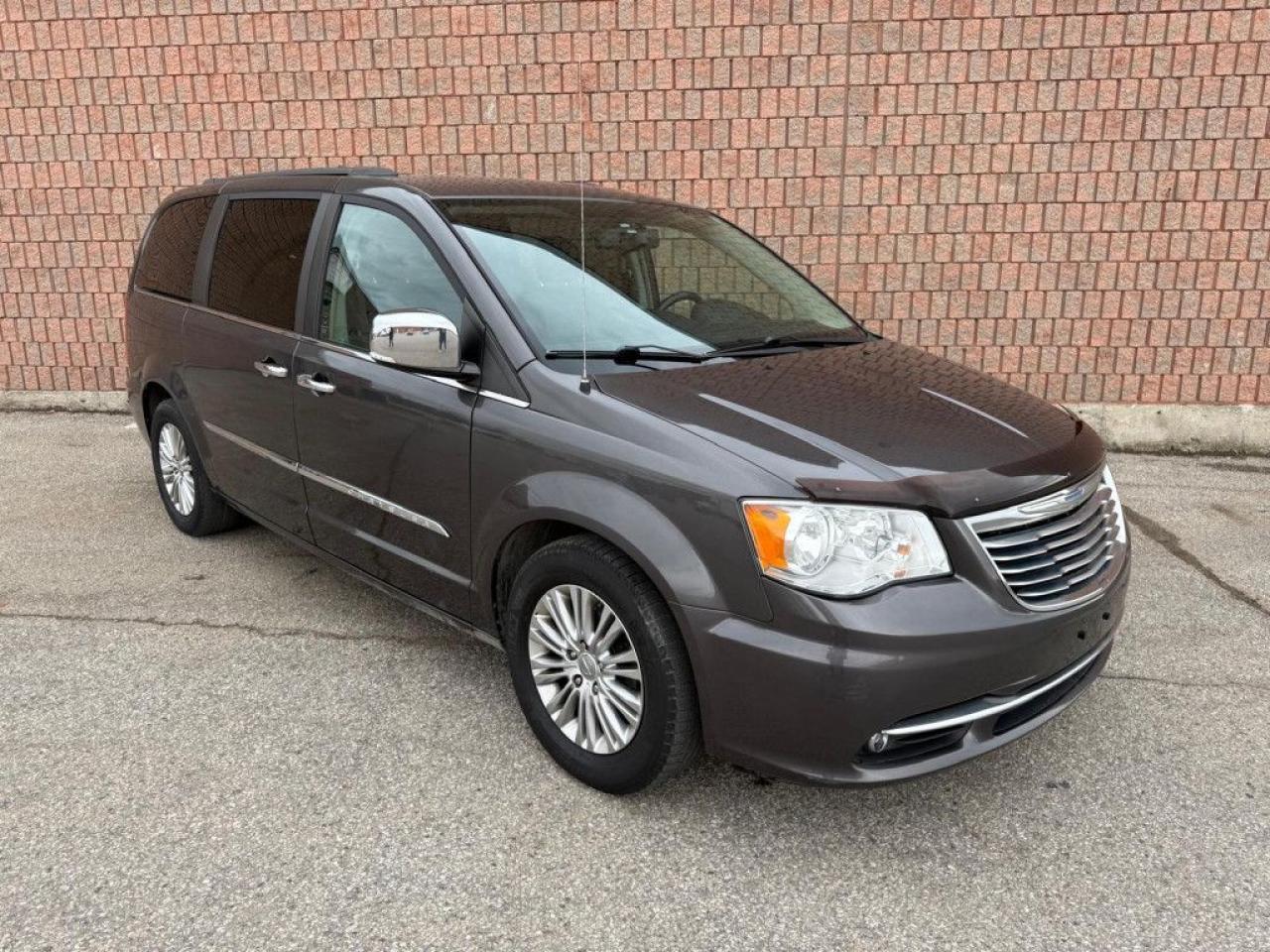 2015 Chrysler Town & Country TOURING-L | ONE OWNER | NAVI | BACK UP CAM | POWER SLIDING DOOR & POWER TRUNK | - Photo #7