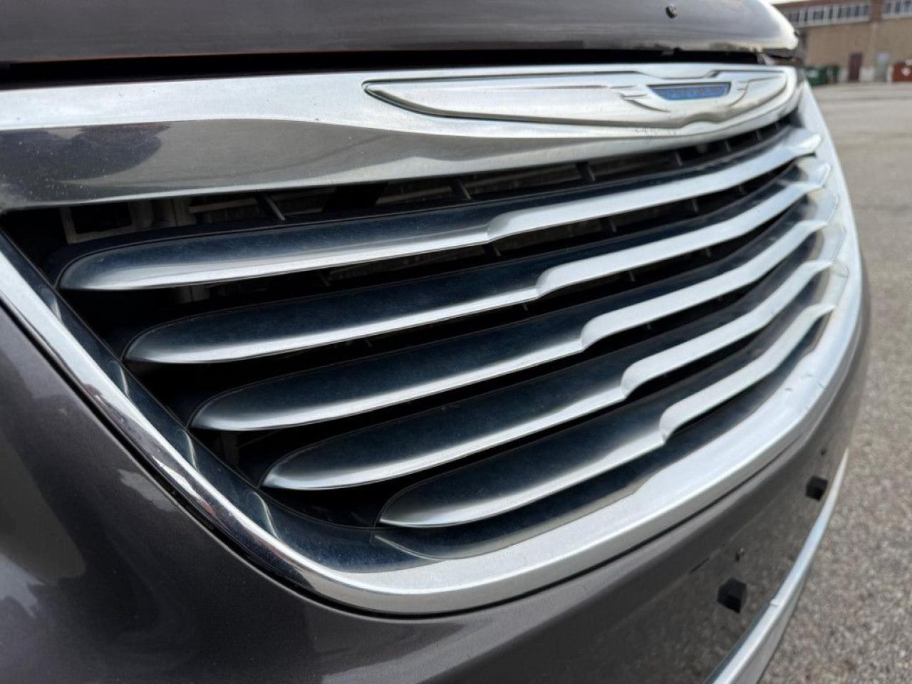 2015 Chrysler Town & Country TOURING-L | ONE OWNER | NAVI | BACK UP CAM | POWER SLIDING DOOR & POWER TRUNK | - Photo #9