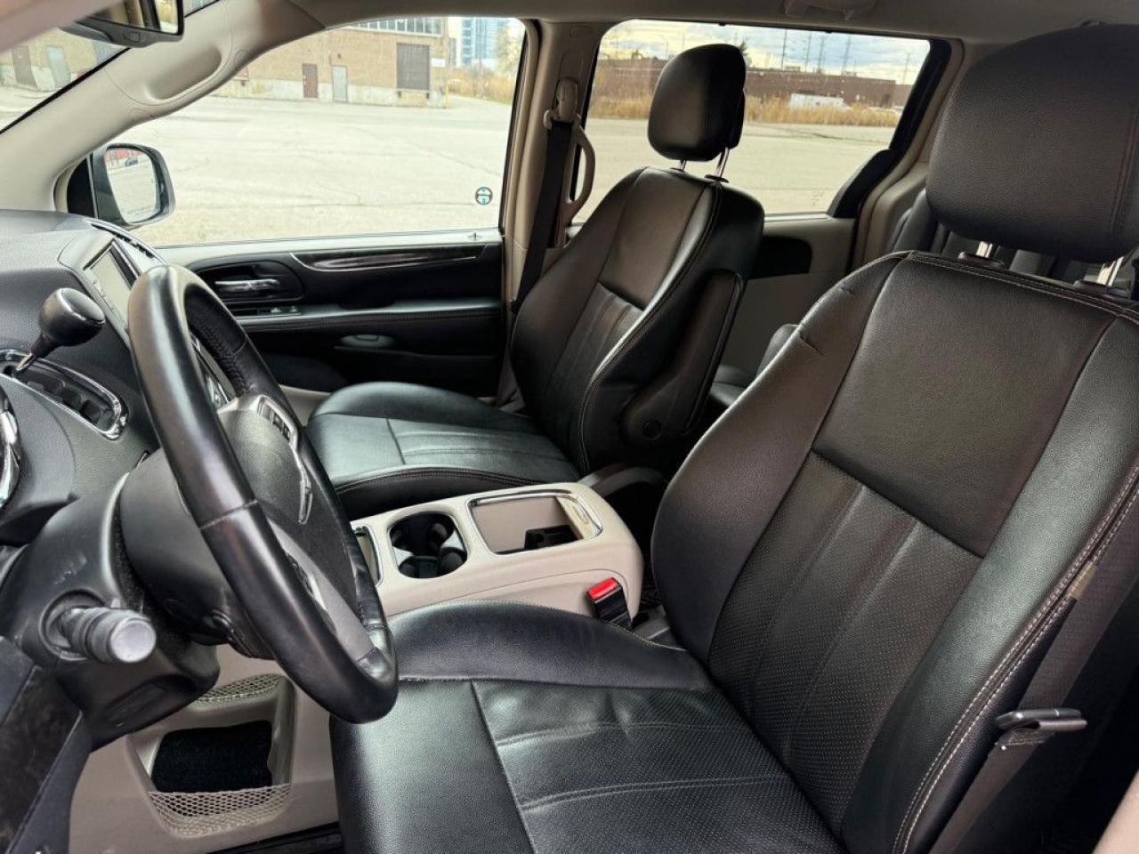 2015 Chrysler Town & Country TOURING-L | ONE OWNER | NAVI | BACK UP CAM | POWER SLIDING DOOR & POWER TRUNK | - Photo #12