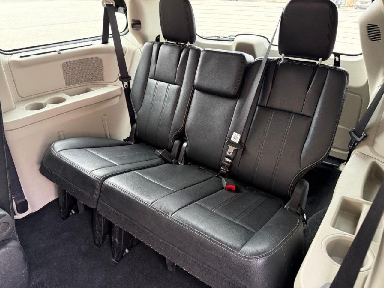 2015 Chrysler Town & Country TOURING-L | ONE OWNER | NAVI | BACK UP CAM | POWER SLIDING DOOR & POWER TRUNK | - Photo #14