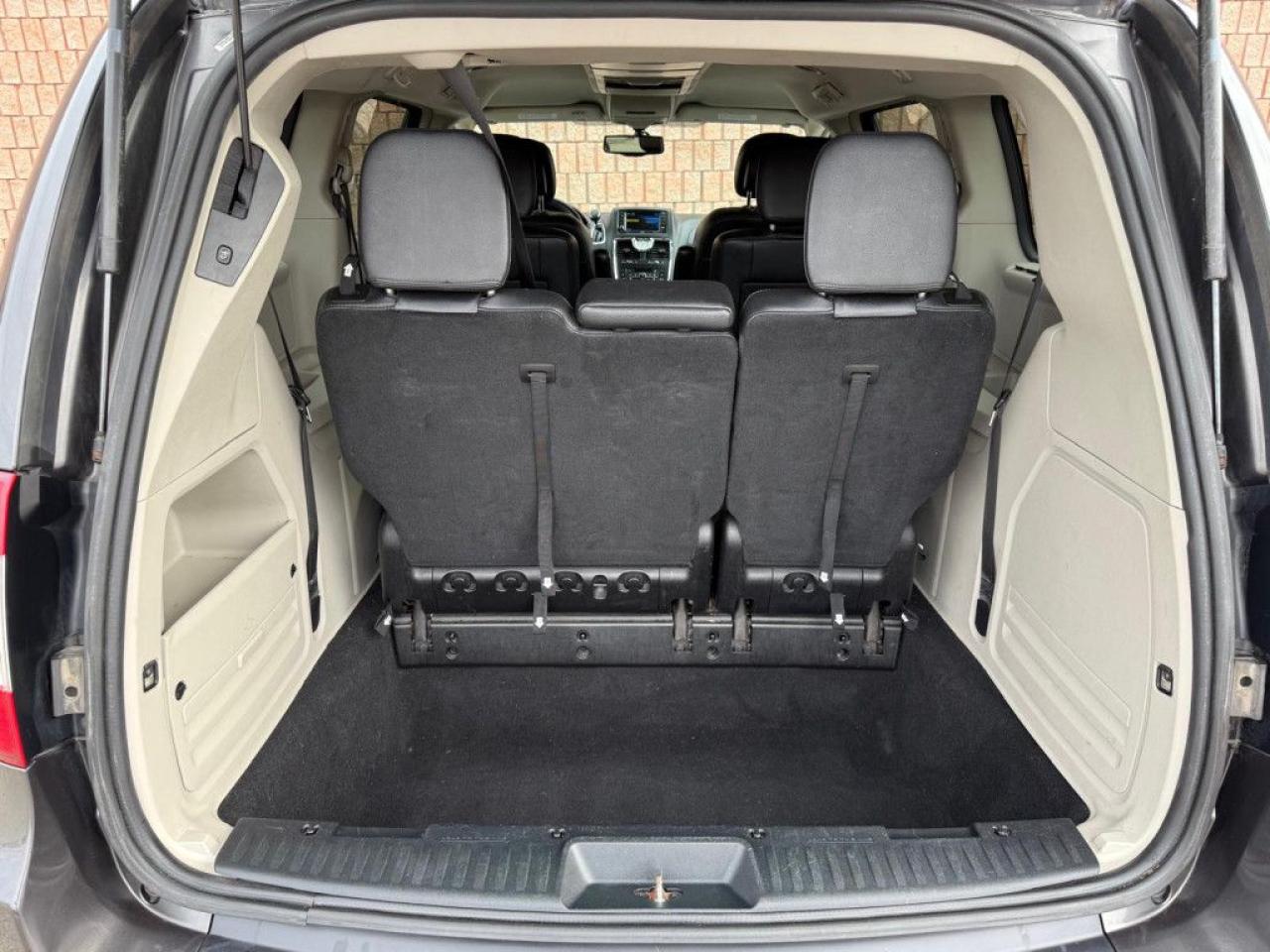 2015 Chrysler Town & Country TOURING-L | ONE OWNER | NAVI | BACK UP CAM | POWER SLIDING DOOR & POWER TRUNK | - Photo #15