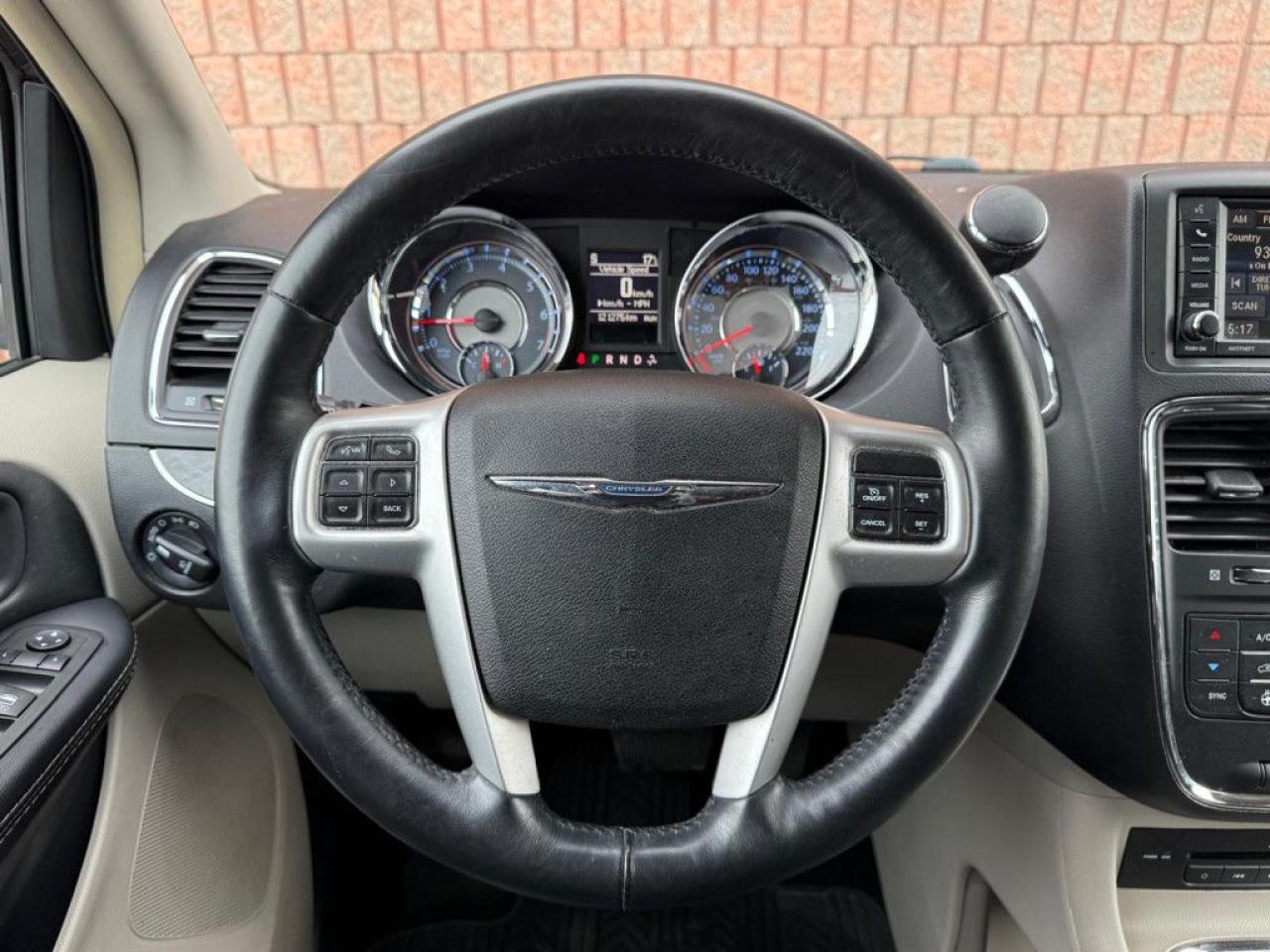 2015 Chrysler Town & Country TOURING-L | ONE OWNER | NAVI | BACK UP CAM | POWER SLIDING DOOR & POWER TRUNK | - Photo #18