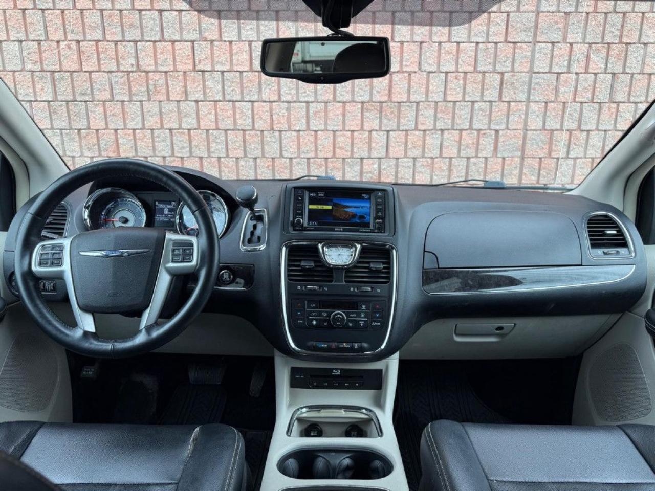 2015 Chrysler Town & Country TOURING-L | ONE OWNER | NAVI | BACK UP CAM | POWER SLIDING DOOR & POWER TRUNK | - Photo #21