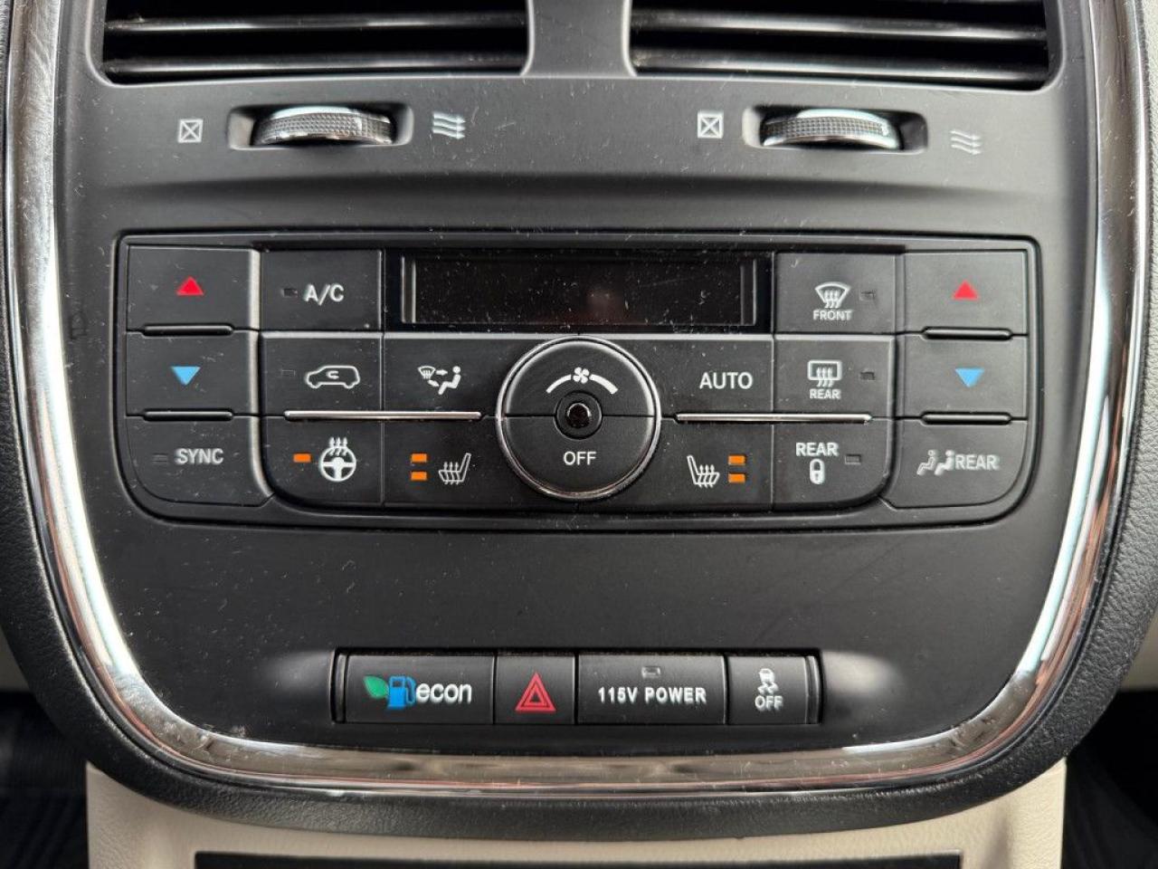 2015 Chrysler Town & Country TOURING-L | ONE OWNER | NAVI | BACK UP CAM | POWER SLIDING DOOR & POWER TRUNK | - Photo #26