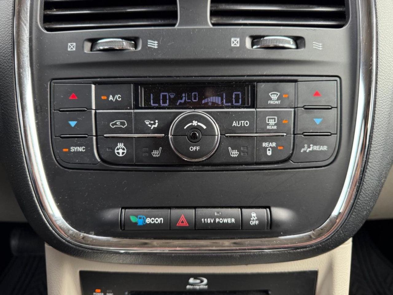 2015 Chrysler Town & Country TOURING-L | ONE OWNER | NAVI | BACK UP CAM | POWER SLIDING DOOR & POWER TRUNK | - Photo #27