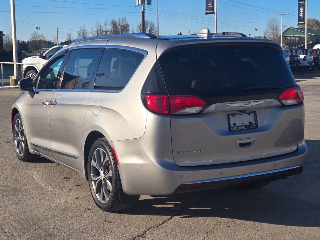 2017 Chrysler Pacifica Limited - Photo #7