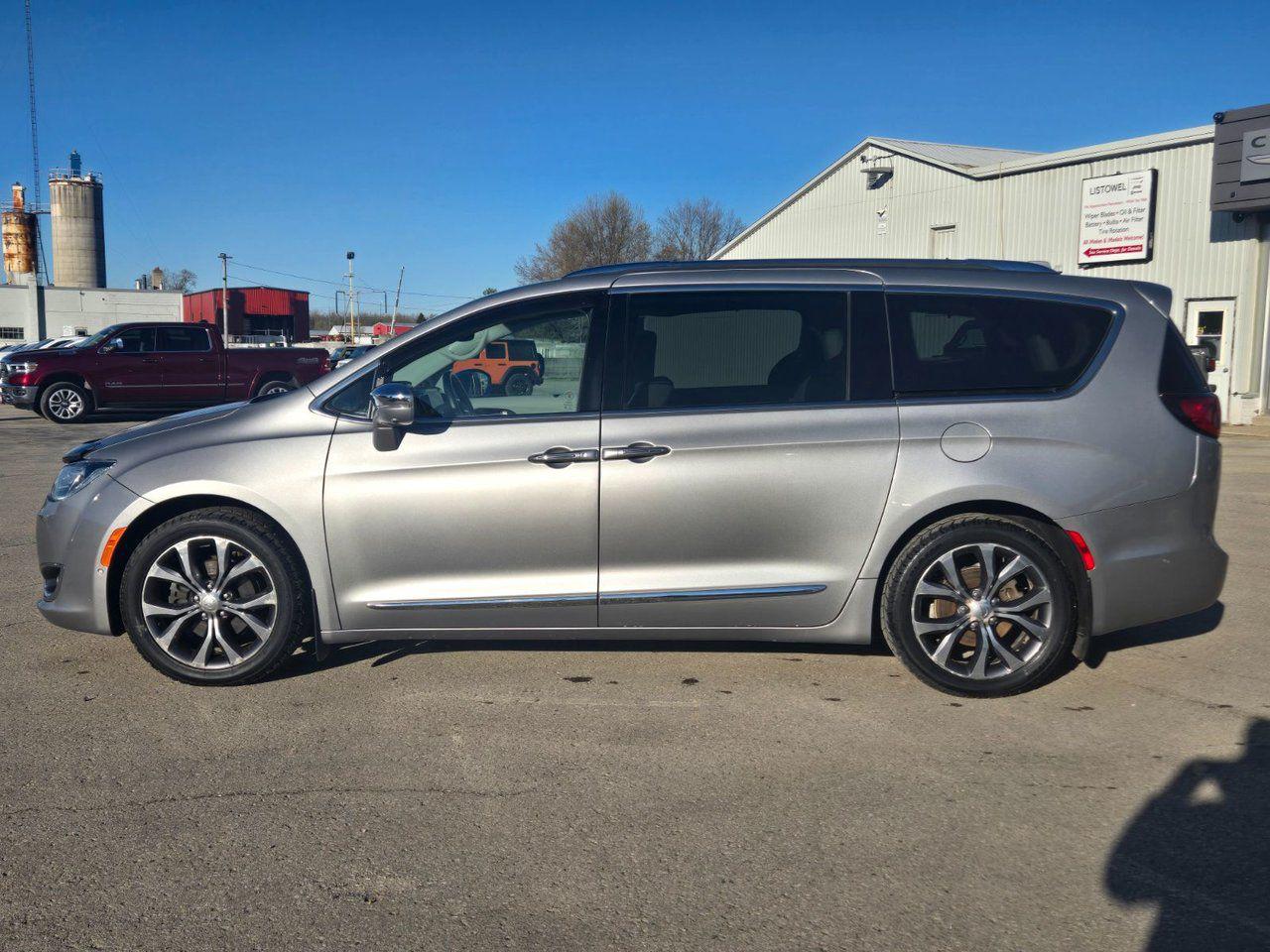 2017 Chrysler Pacifica Limited - Photo #8