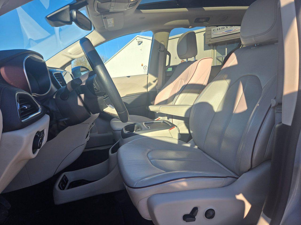 2017 Chrysler Pacifica Limited - Photo #10