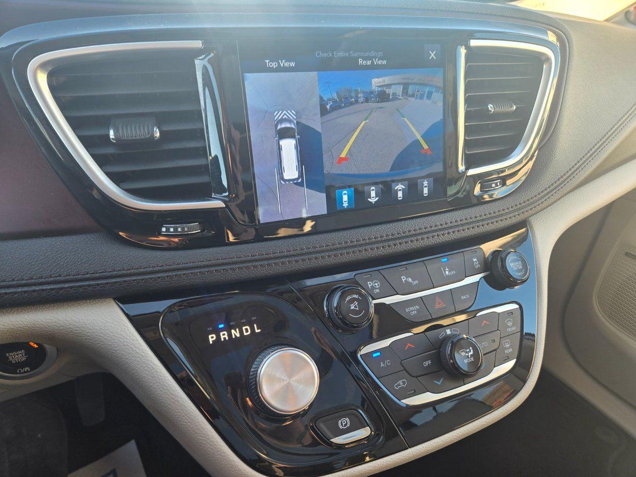 2017 Chrysler Pacifica Limited - Photo #15