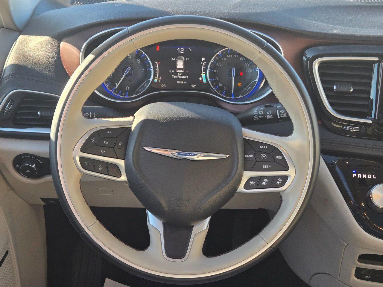 2017 Chrysler Pacifica Limited - Photo #13