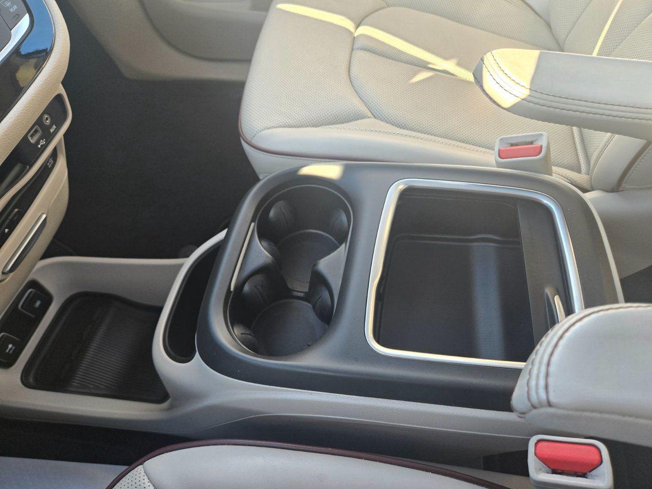 2017 Chrysler Pacifica Limited - Photo #16