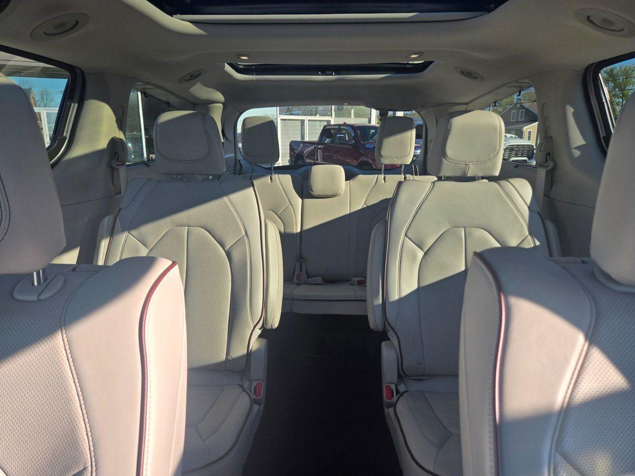2017 Chrysler Pacifica Limited - Photo #19