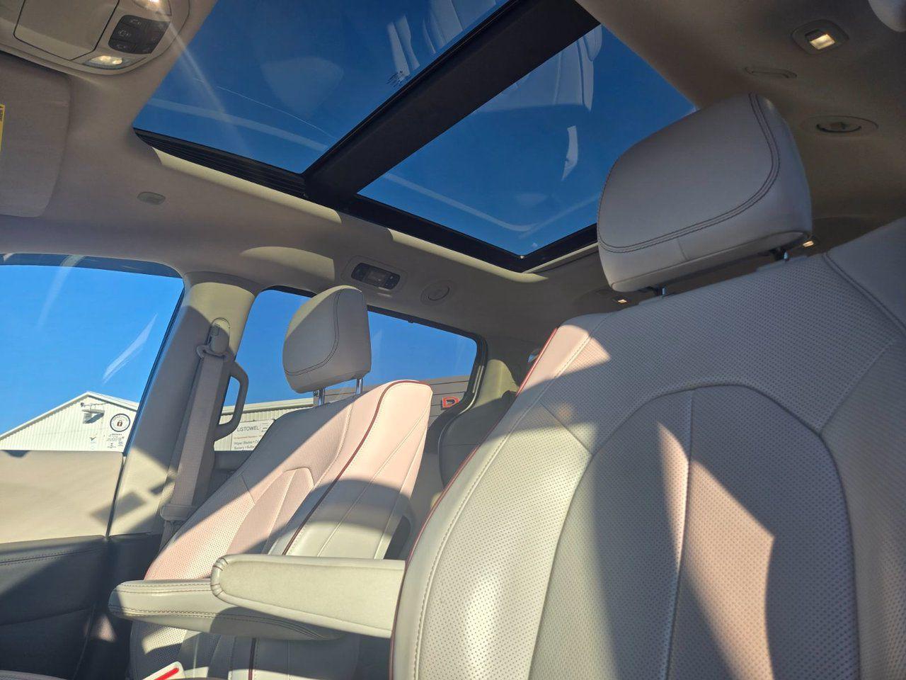 2017 Chrysler Pacifica Limited - Photo #18
