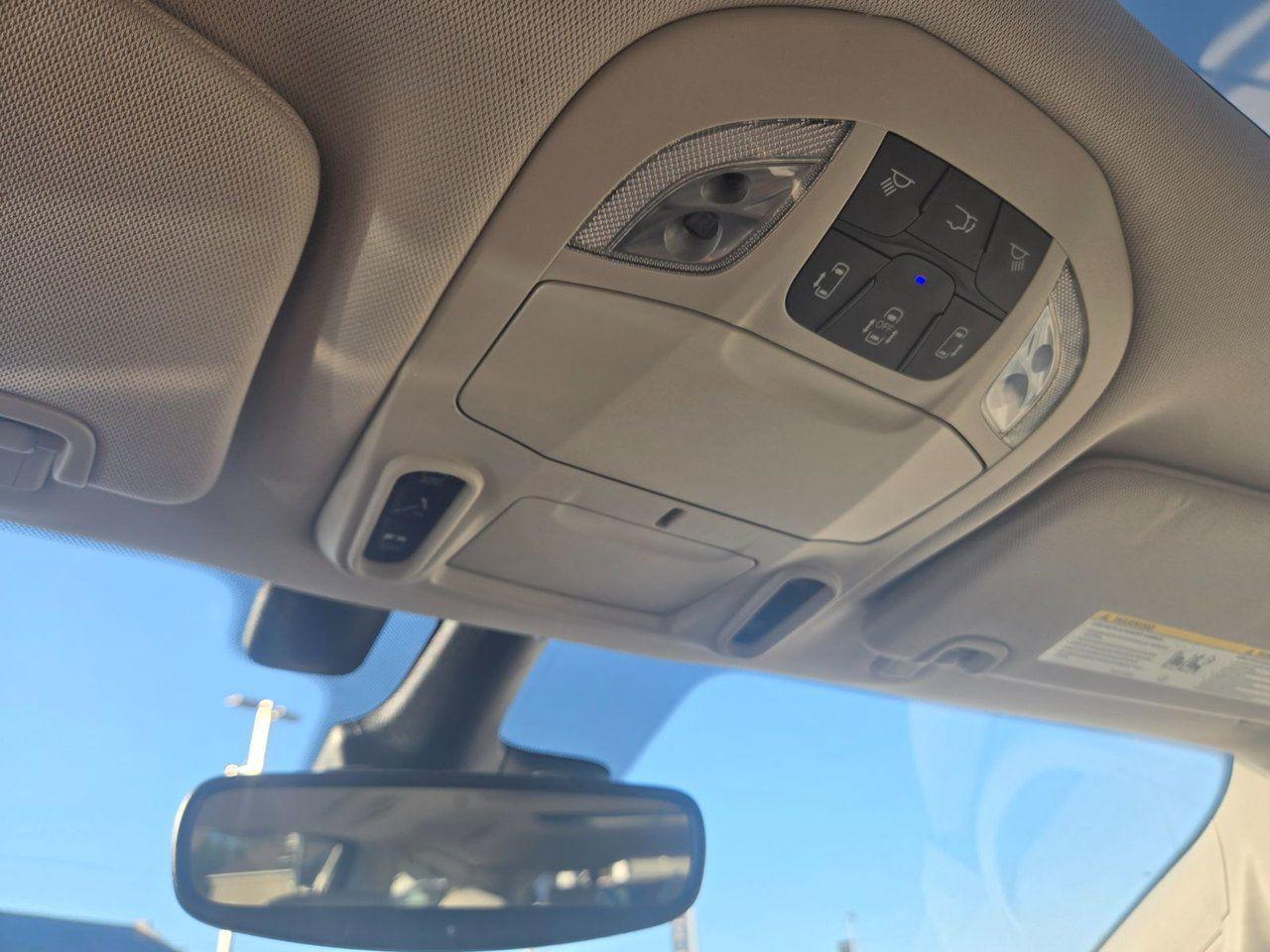 2017 Chrysler Pacifica Limited - Photo #17