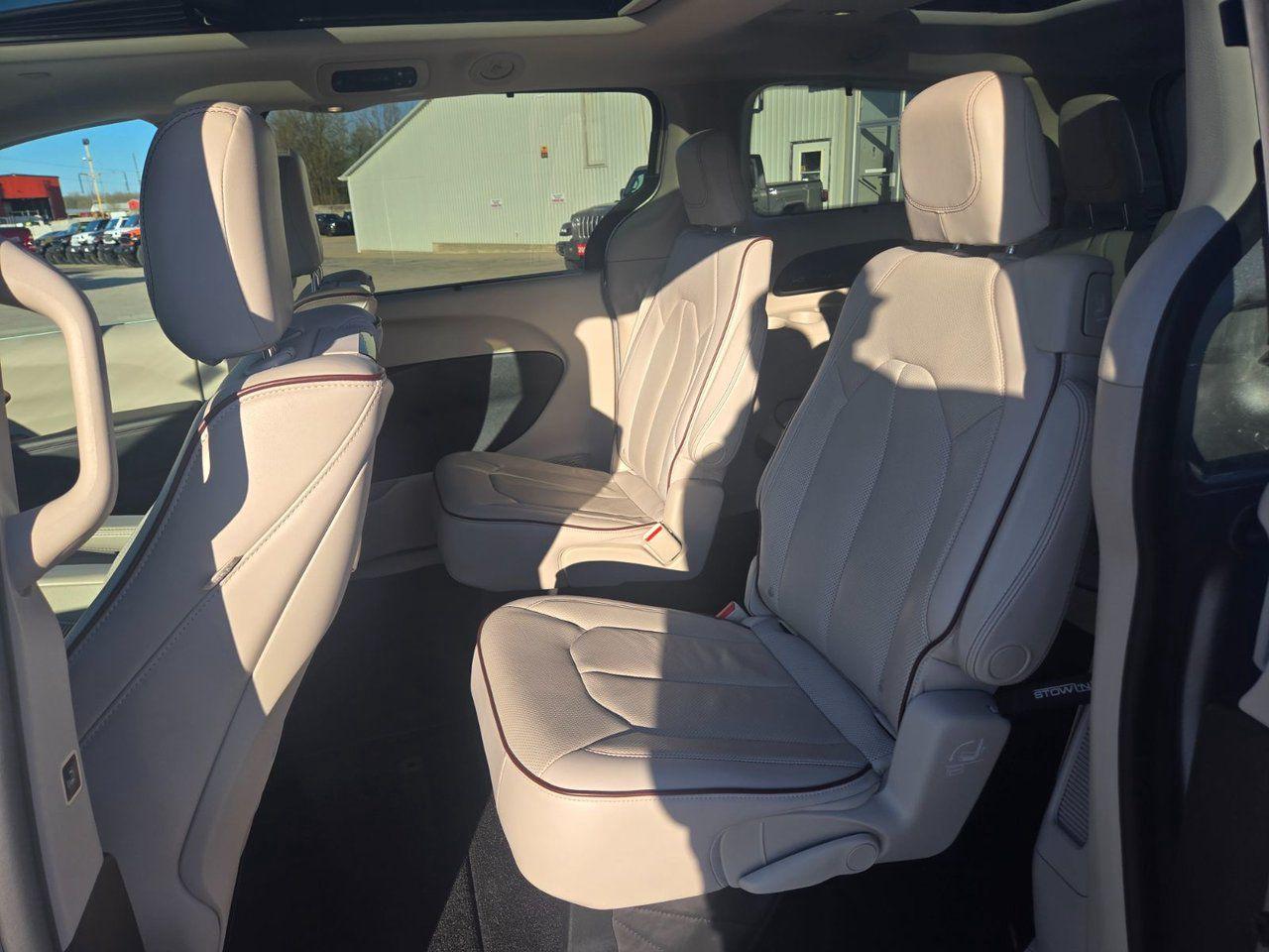 2017 Chrysler Pacifica Limited - Photo #20