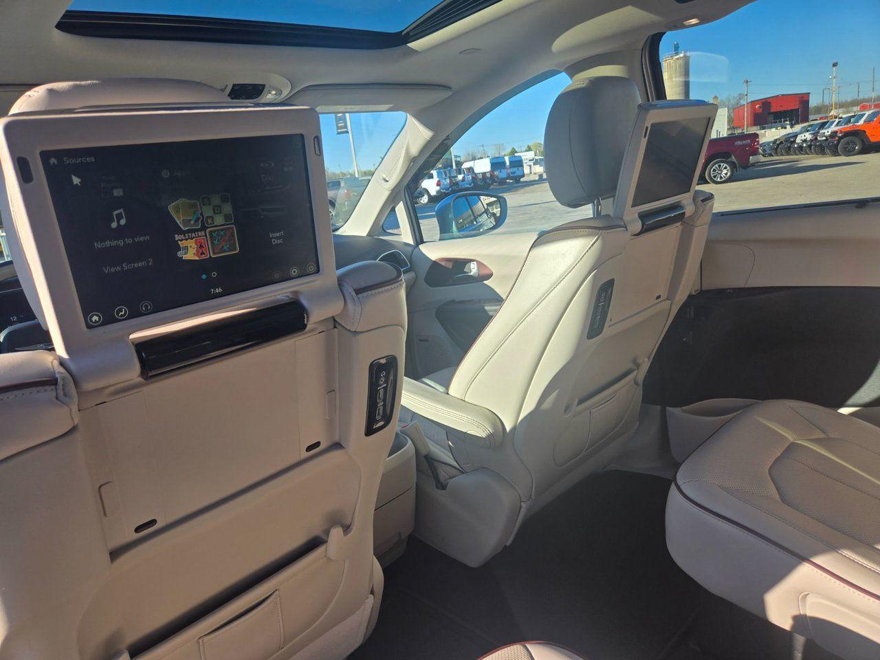 2017 Chrysler Pacifica Limited - Photo #21