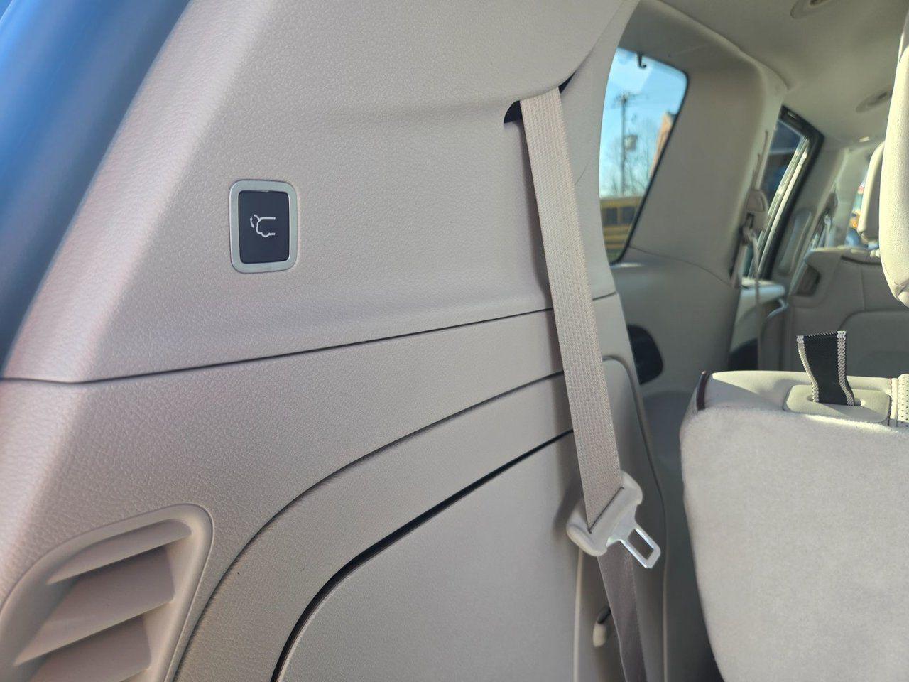 2017 Chrysler Pacifica Limited - Photo #24