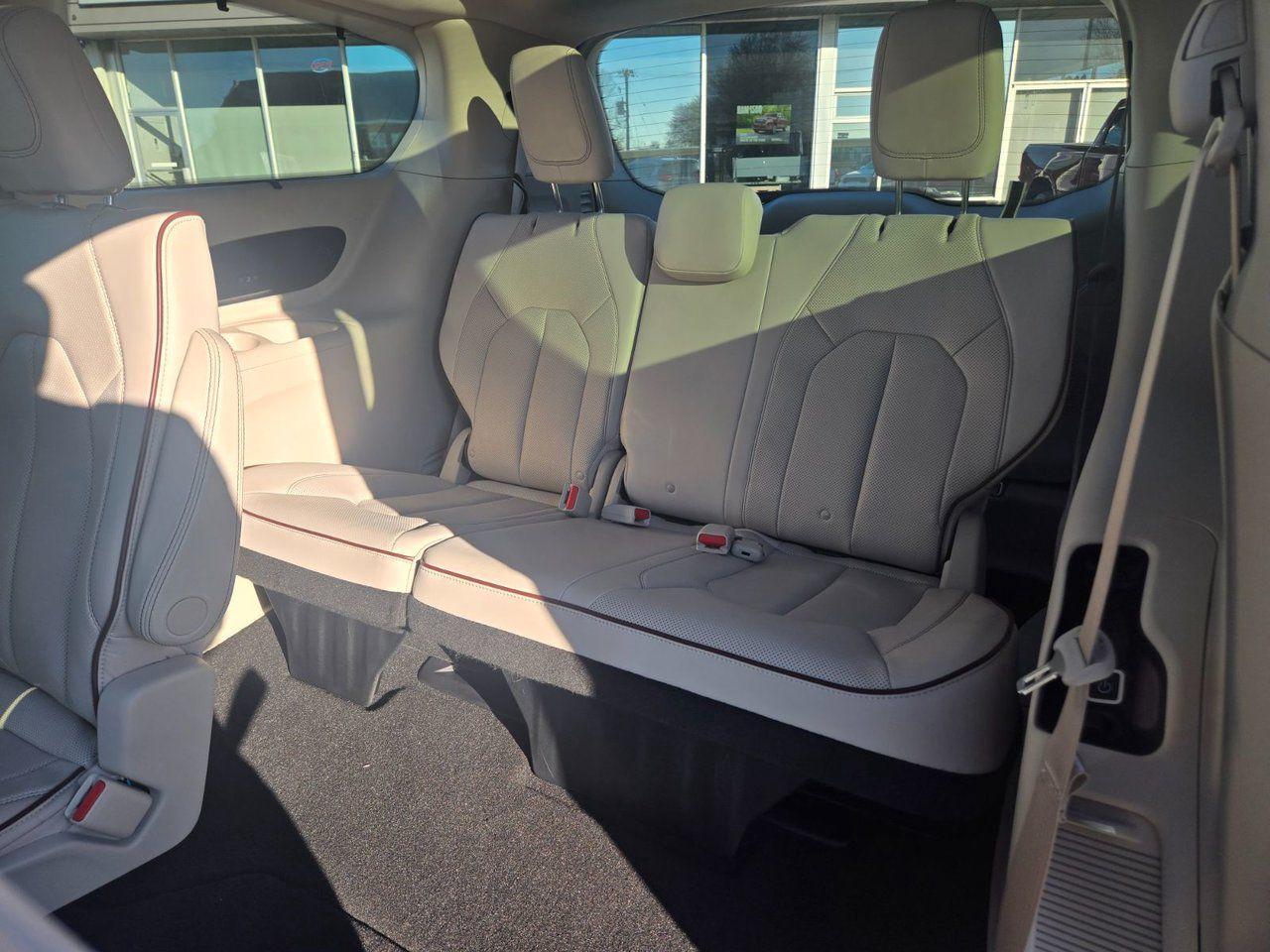 2017 Chrysler Pacifica Limited - Photo #22