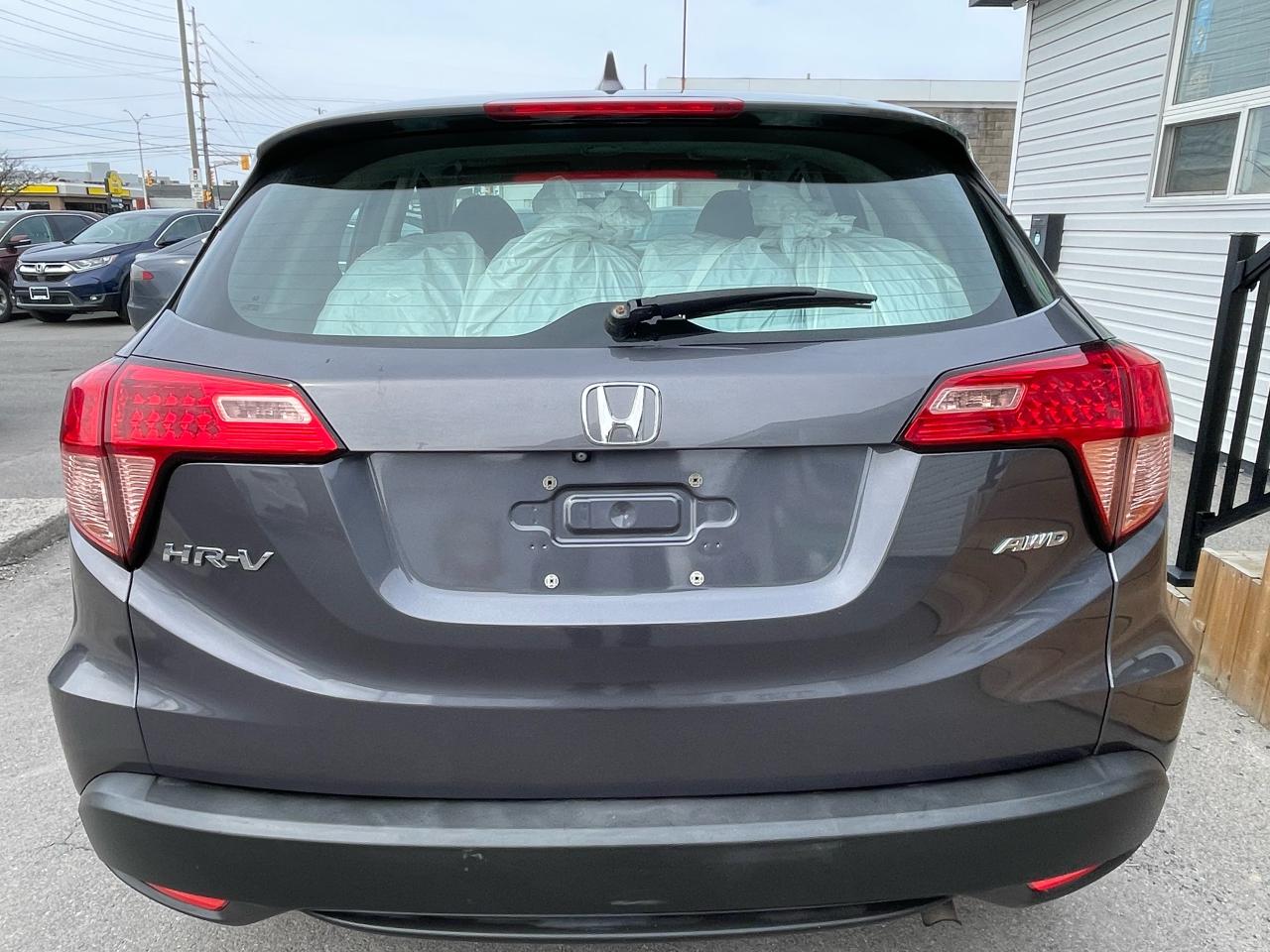 2016 Honda HR-V LX - Photo #5