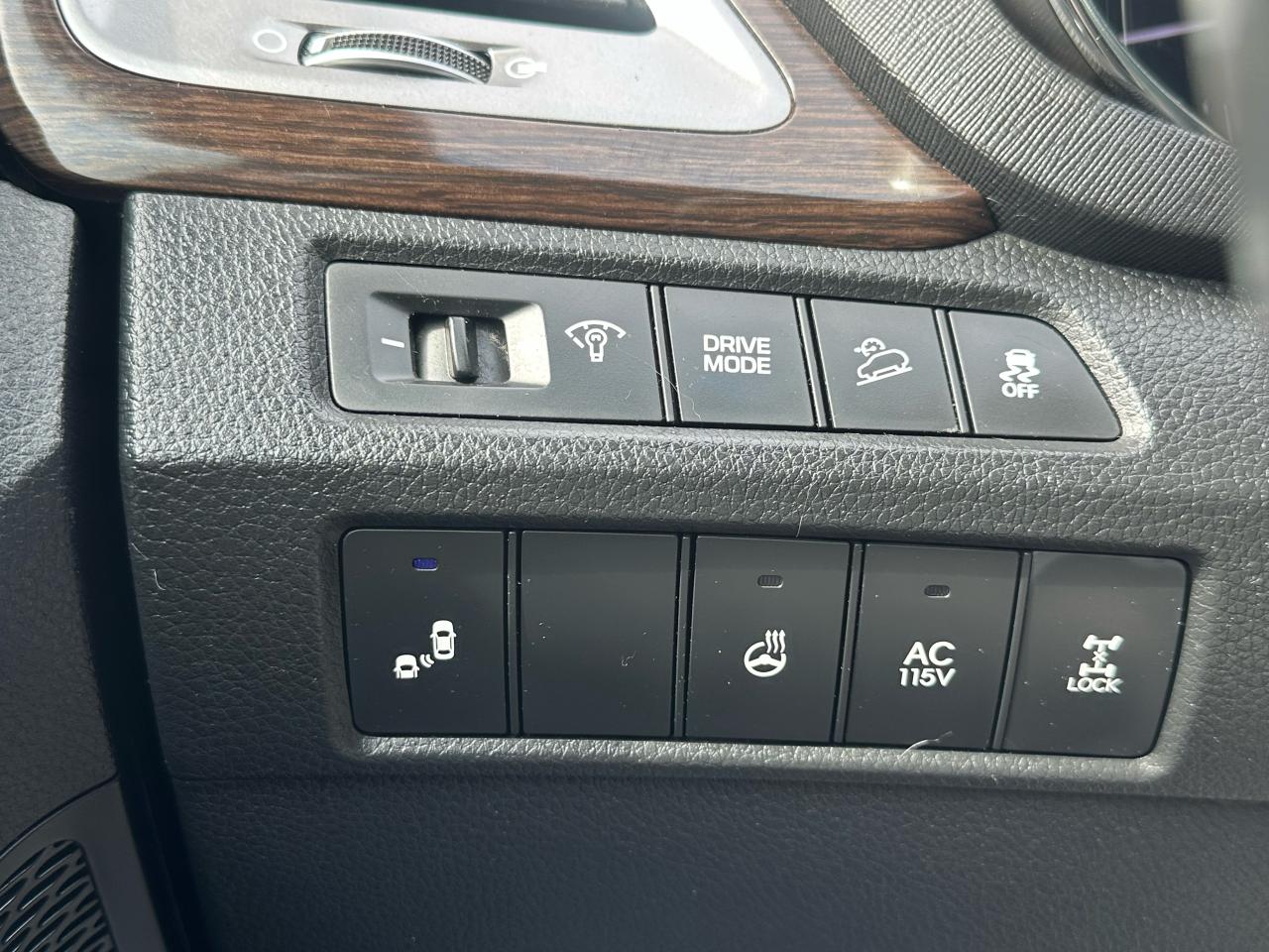 2017 Hyundai Santa Fe XL LIMITED - Photo #15