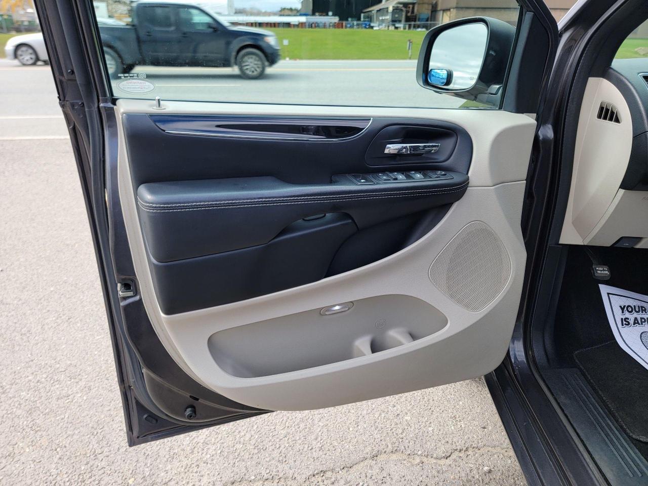 2016 Dodge Grand Caravan SXT Premium Plus - Photo #12