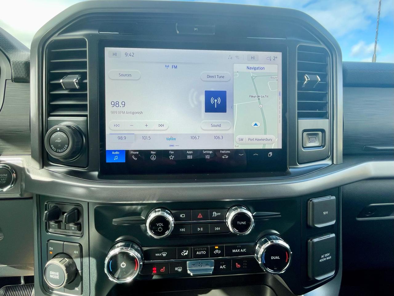 2025 Ford F-150 XLT 4WD SuperCrew 5.5' Box Photo5