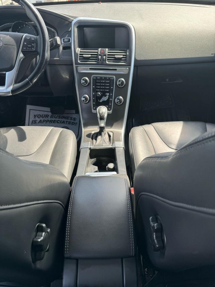2015 Volvo XC60 T5 Drive-E Premier Plus - Photo #17