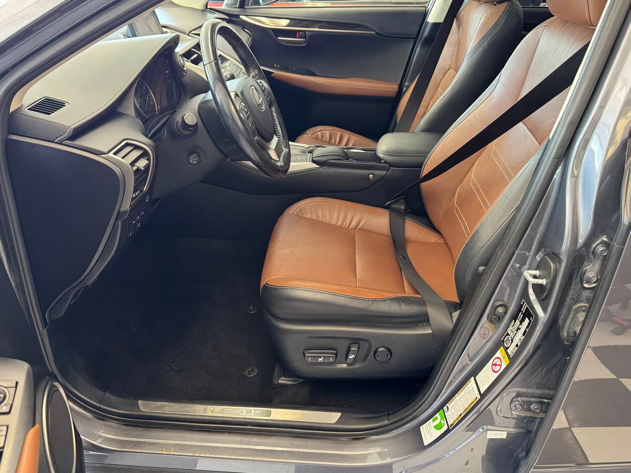 2016 Lexus NX 200t NX 200T AWD+New Tires+Roof+GPS+ACCIDENT FREE - Photo #22