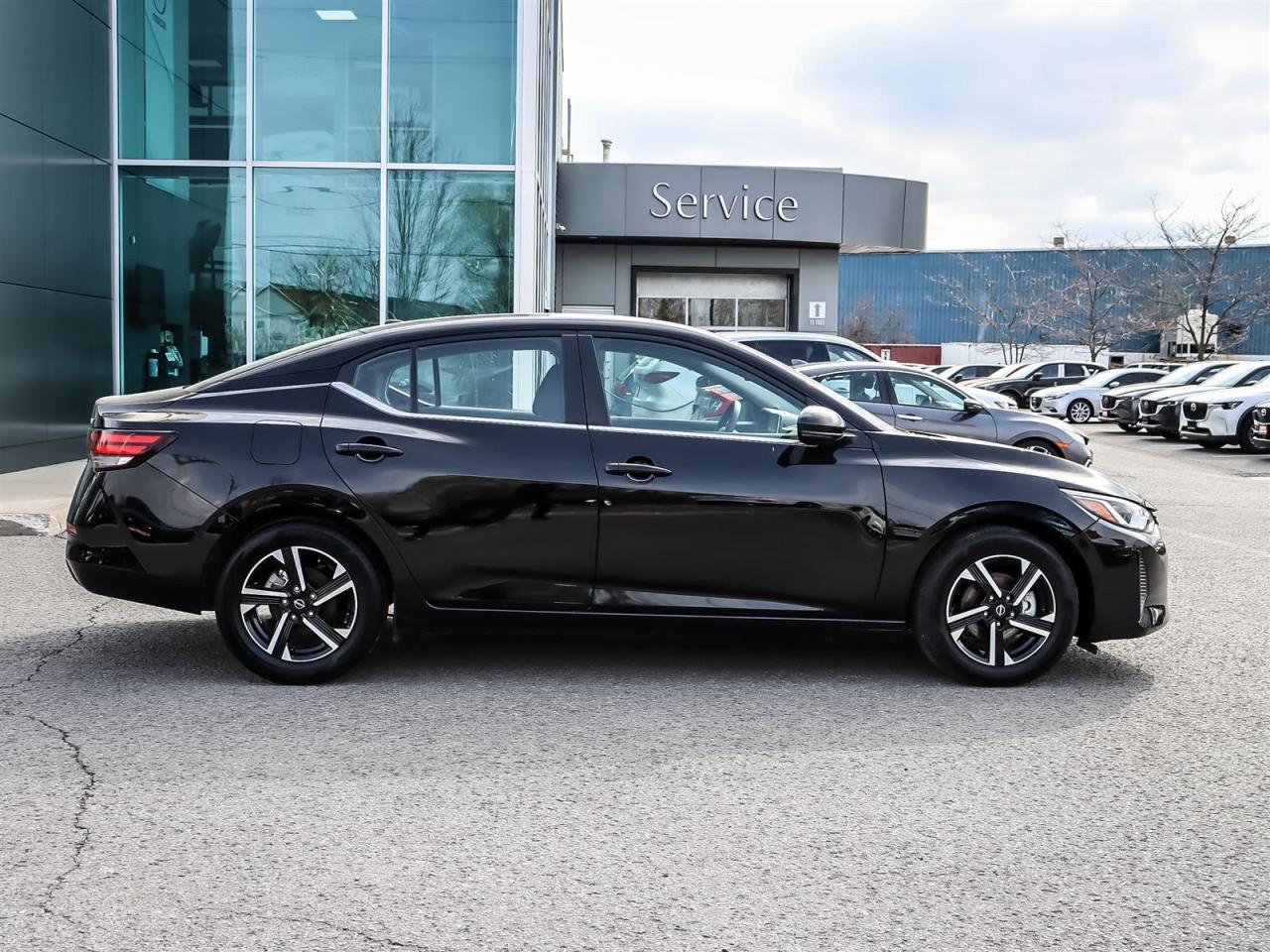 2024 Nissan Sentra SV Photo3