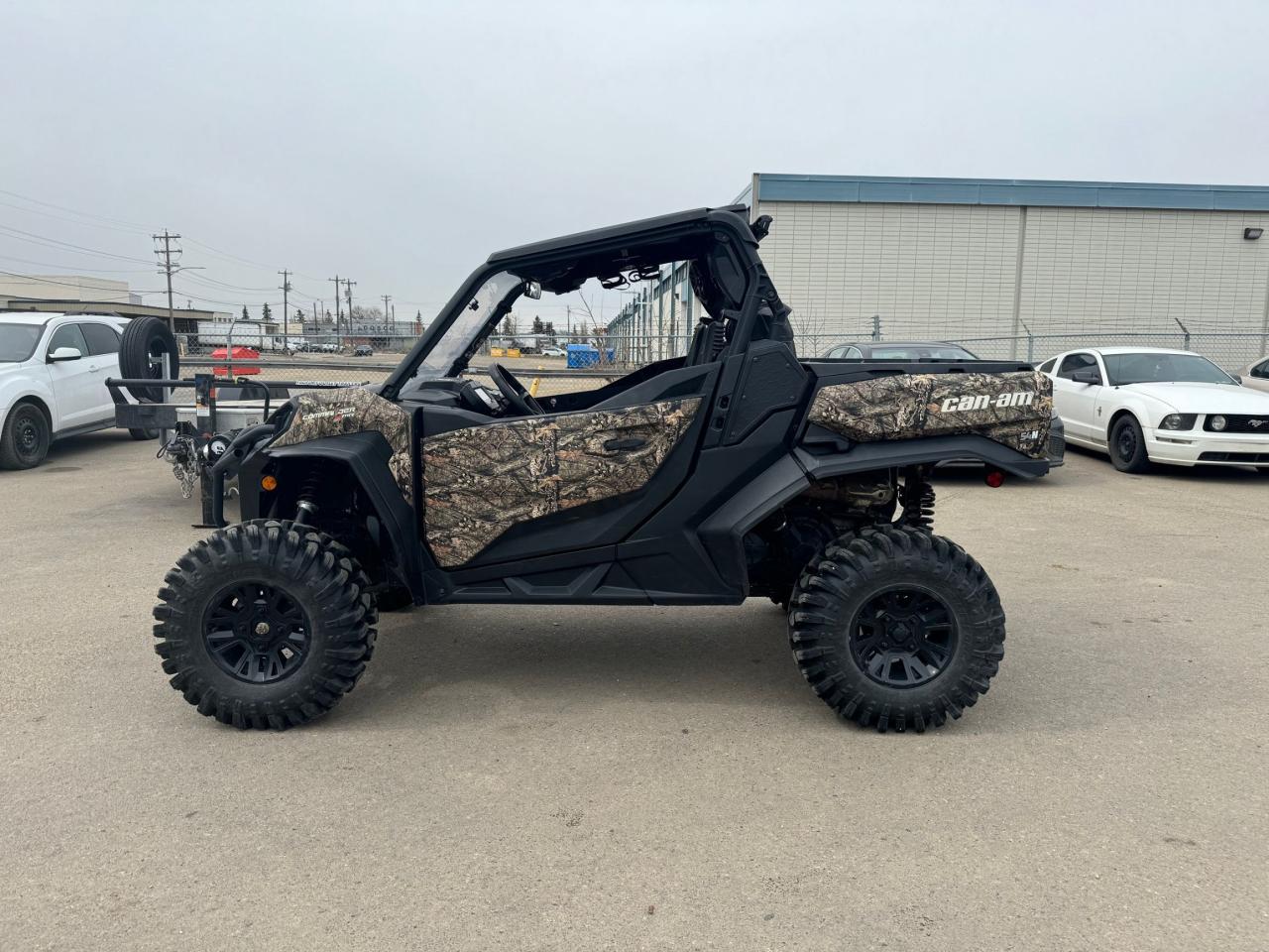 2022 Can-Am Commander XMR 1000 - Photo #7