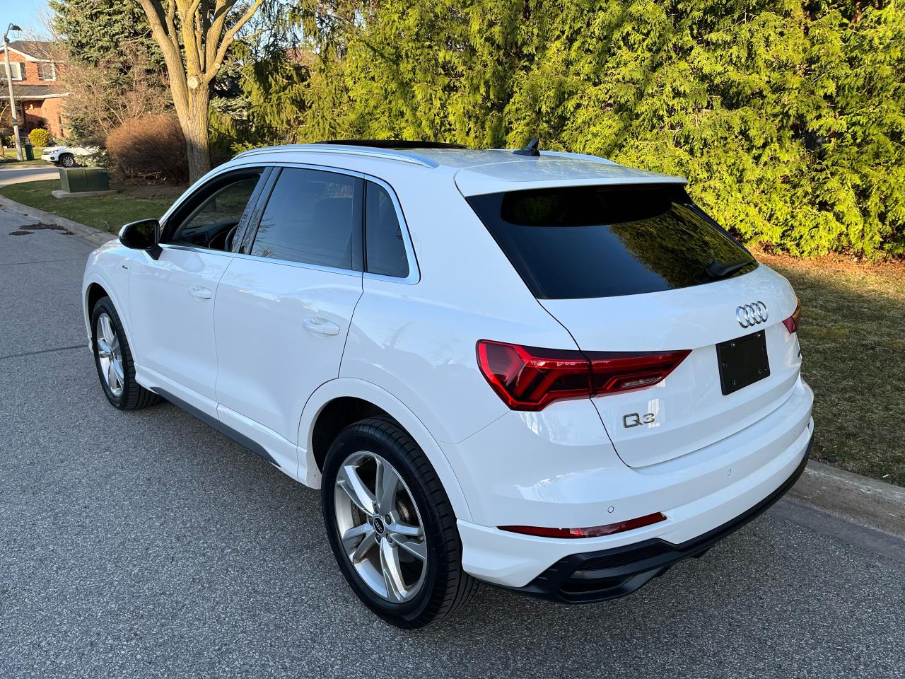 2021 Audi Q3 Progressiv 45 TFSI quattro S-LINE-1 LOCAL FEMALE OWNER!! - Photo #6
