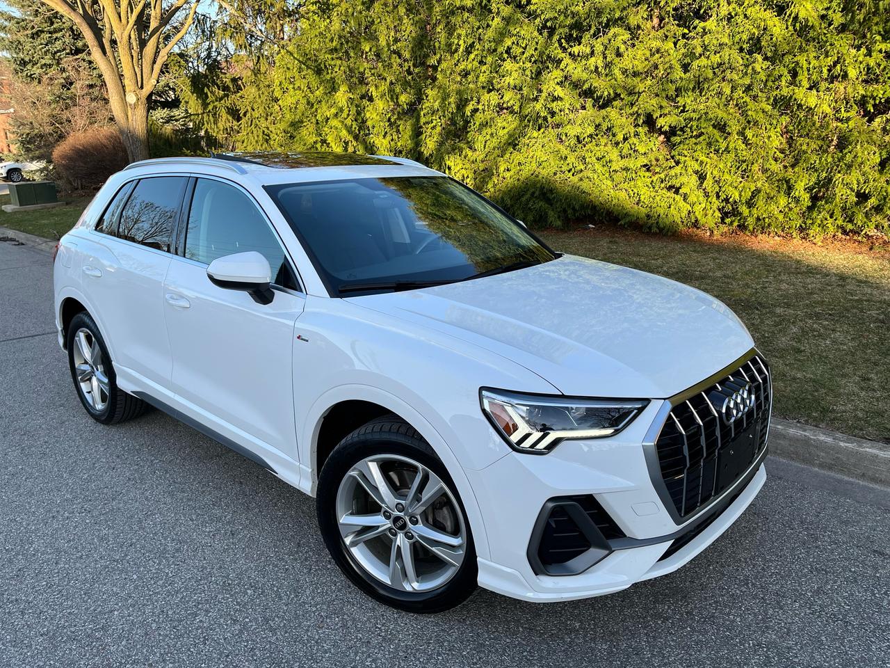 2021 Audi Q3 Progressiv 45 TFSI quattro S-LINE-1 LOCAL FEMALE OWNER!! - Photo #1