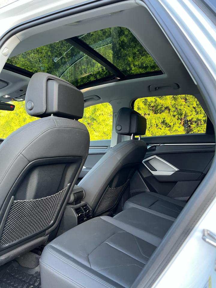 2021 Audi Q3 Progressiv 45 TFSI quattro S-LINE-1 LOCAL FEMALE OWNER!! - Photo #16