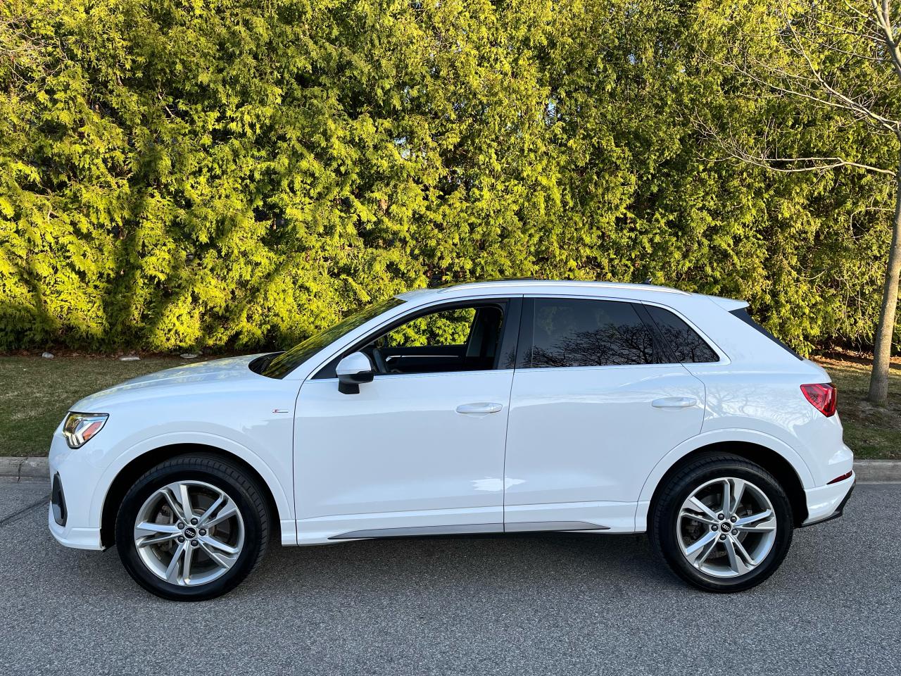 2021 Audi Q3 Progressiv 45 TFSI quattro S-LINE-1 LOCAL FEMALE OWNER!! Photo4