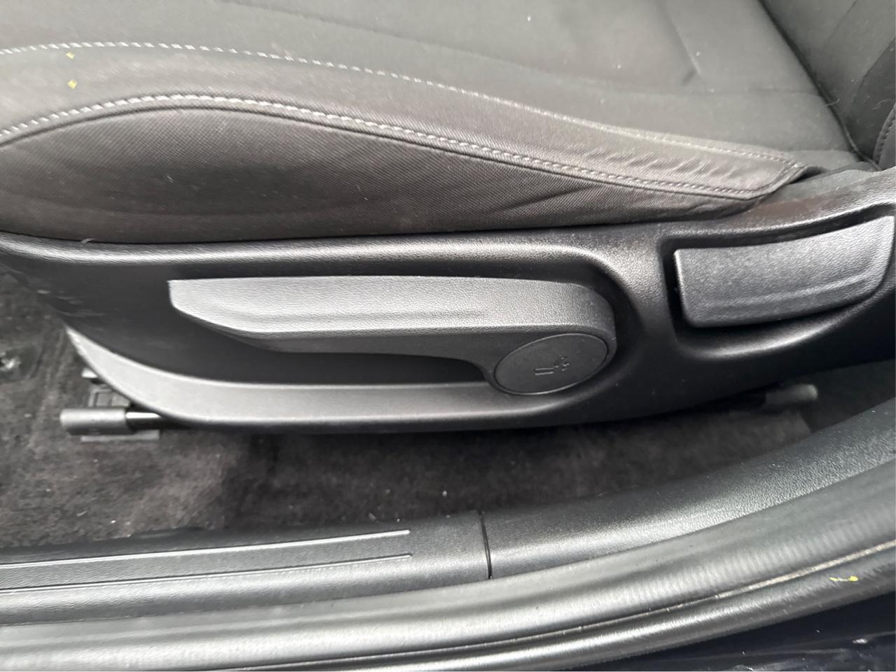 2021 Hyundai Elantra Preferred IVT - Photo #16