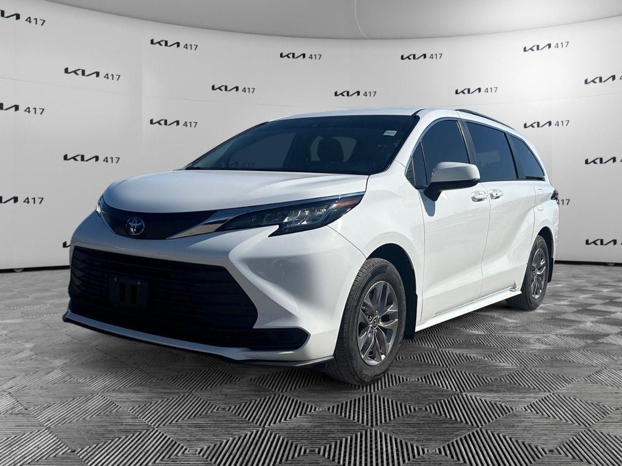 Used 2022 Toyota Sienna LE 8-Passenger FWD for sale in Gloucester, ON