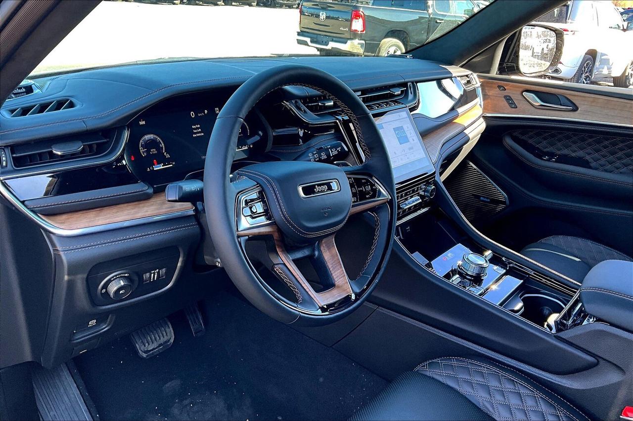 2024 Jeep Grand Cherokee Summit Reserve 4x4 Executive Demo-SAVE!! Photo