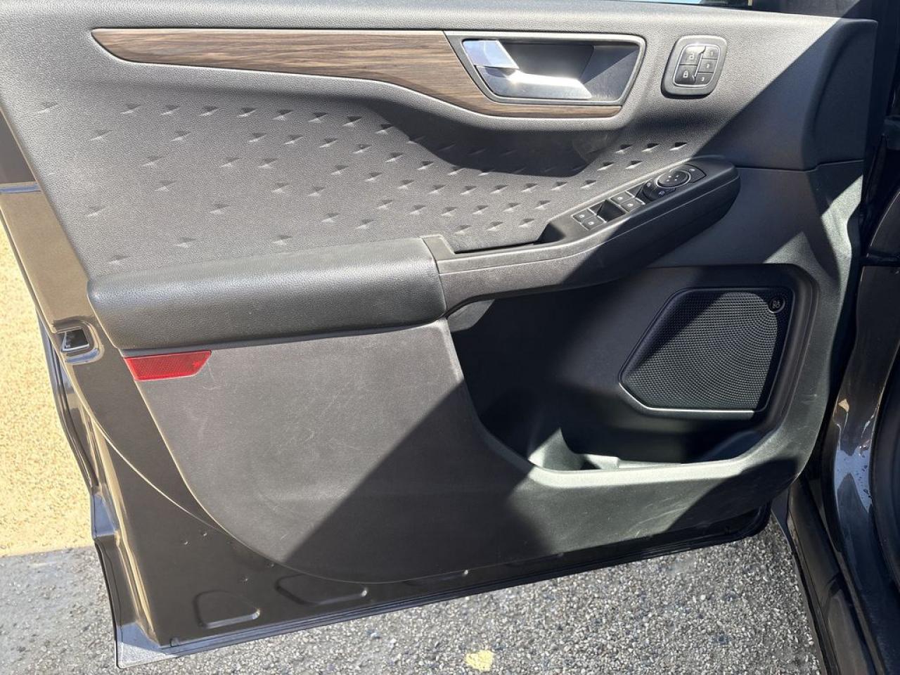 2020 Ford Escape Titanium Hybrid Photo