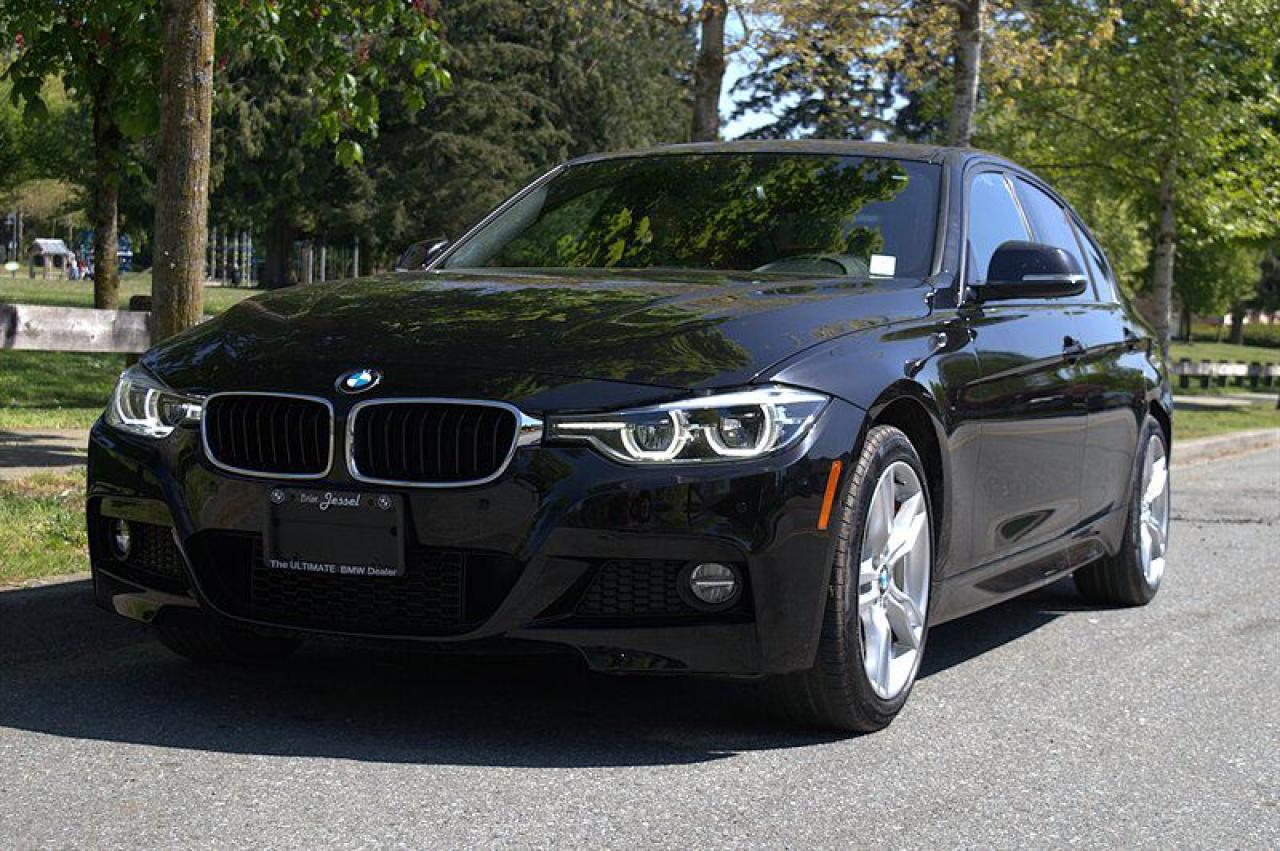 Used 2018 BMW 3 Series 330i xDrive for sale in Surrey, BC