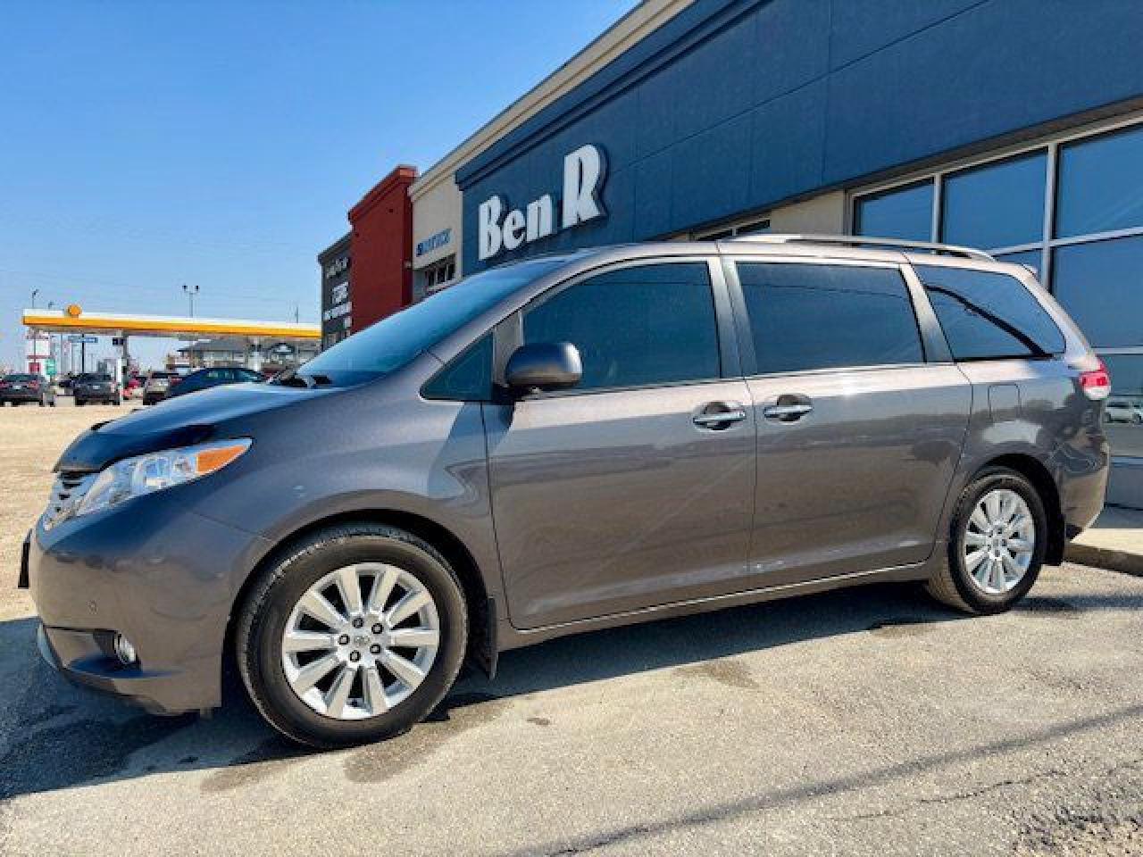 Used 2012 Toyota Sienna LIMITED for sale in Steinbach, MB