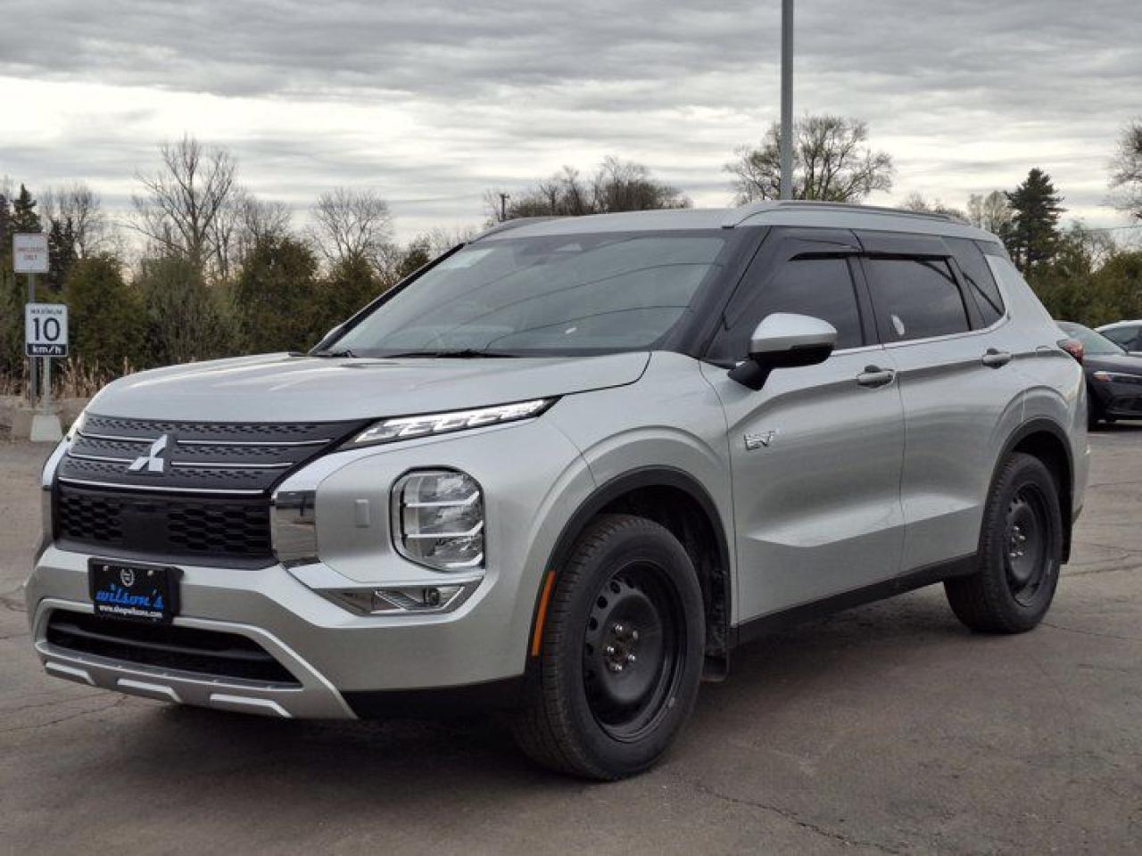 Used 2024 Mitsubishi Outlander Plug-In Hybrid LE PHEV AWD | 7 Pass | Pano Roof | Split Leather | Heated Seats + Steering | Adaptive Cruise & More! for sale in Guelph, ON