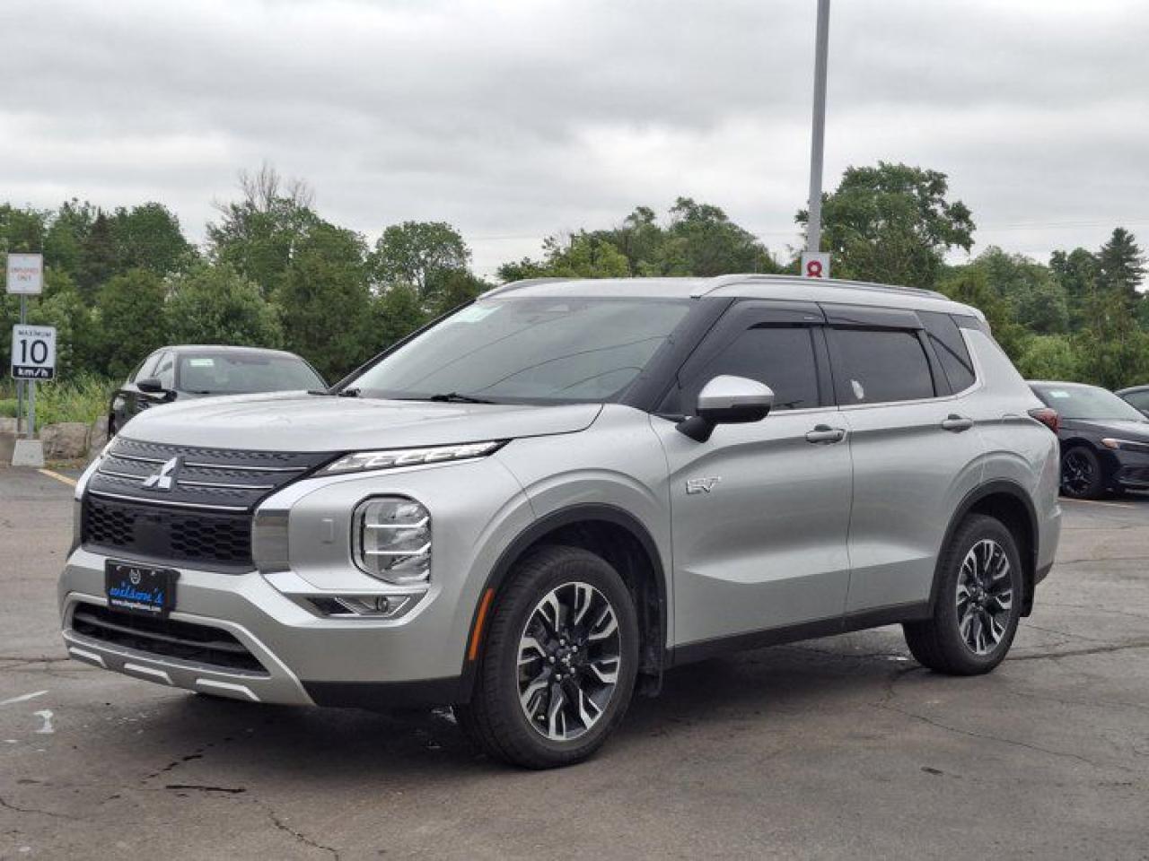 Used 2024 Mitsubishi Outlander Plug-In Hybrid LE PHEV AWD | 7 Pass | Pano Roof | Split Leather | Heated Seats + Steering | Adaptive Cruise & More! for sale in Guelph, ON