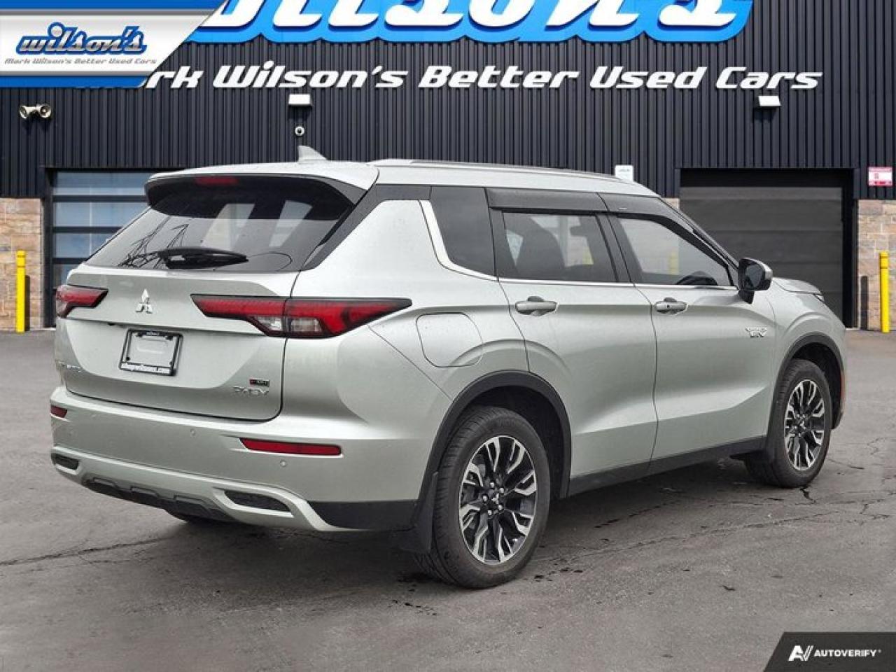 2024 Mitsubishi Outlander Plug-In Hybrid LE PHEV |Pano Roof | Leather | 7 Pass | Heated Seats + Steering | Adaptive Cruise |  & More! Photo