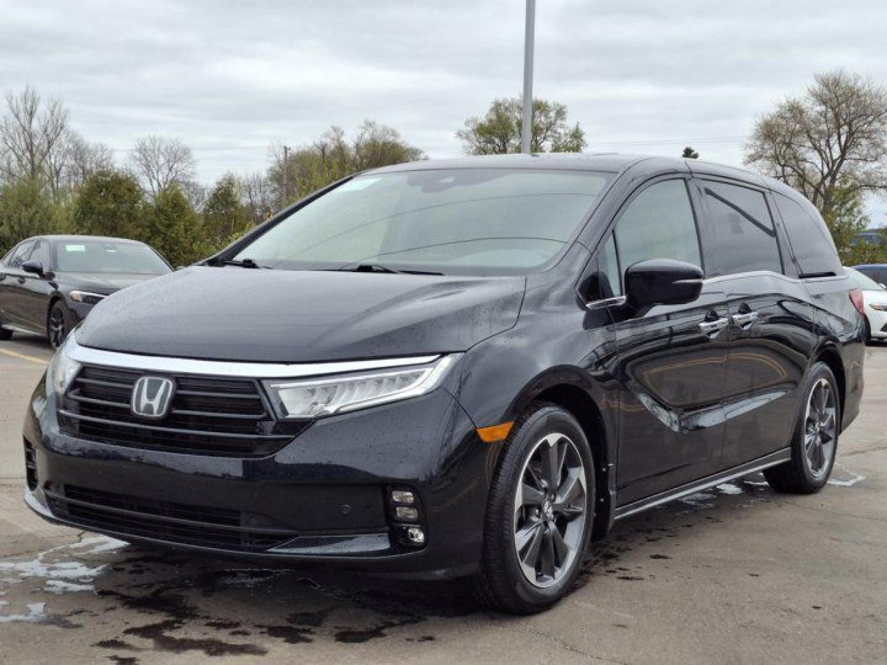 Used 2022 Honda Odyssey Touring | Leather | DVD | Sunroof | Nav | Cooled + Heated Seats | Adaptive Cruise | and More ! for sale in Guelph, ON