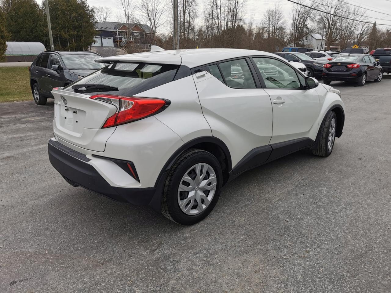 2021 Toyota C-HR LE - Photo #5